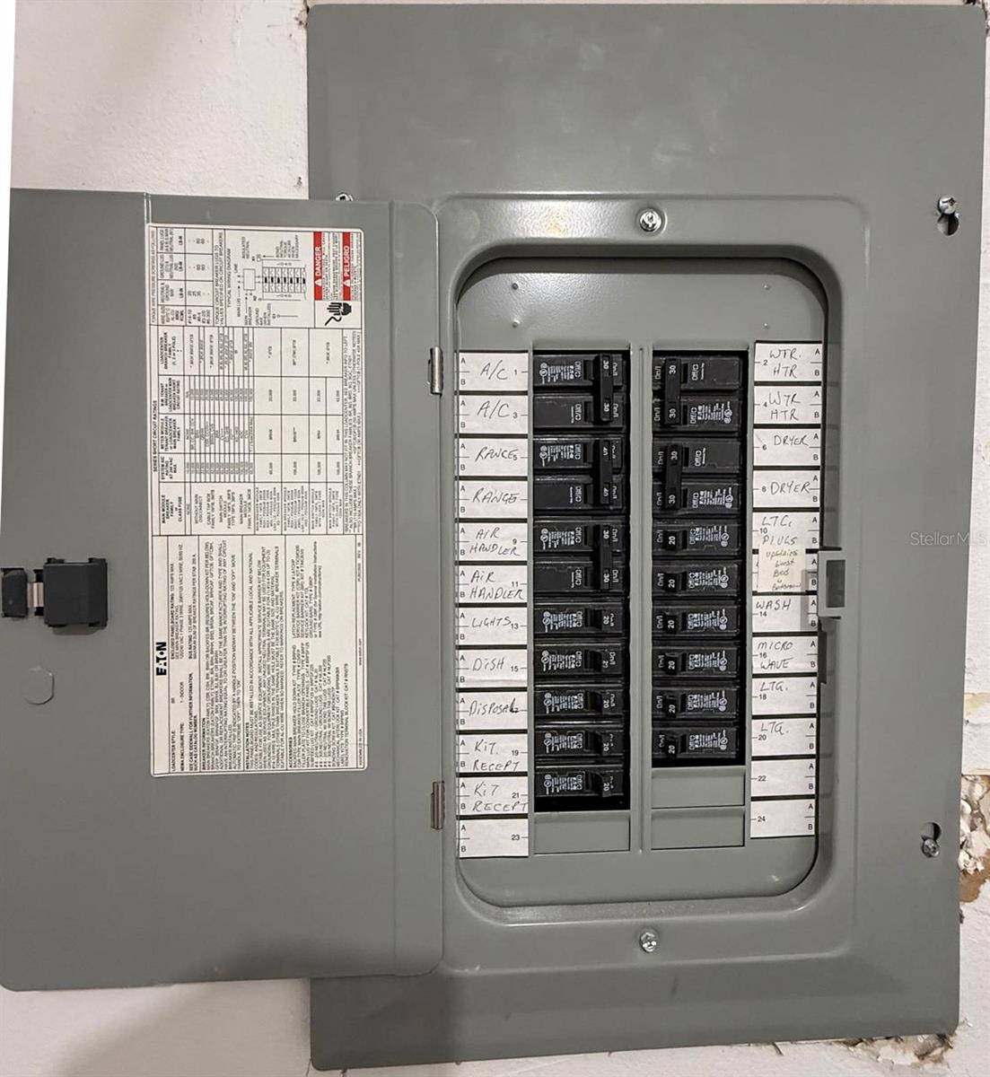 7522 HOLLOWELL Dr TAMPA, FL 33615