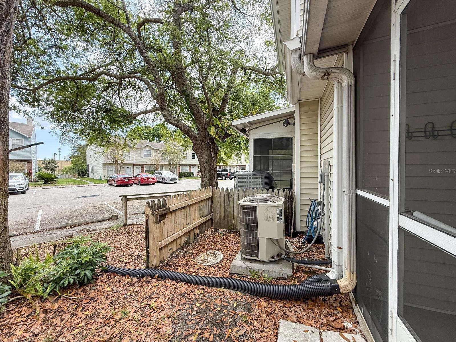 7522 HOLLOWELL Dr TAMPA, FL 33615