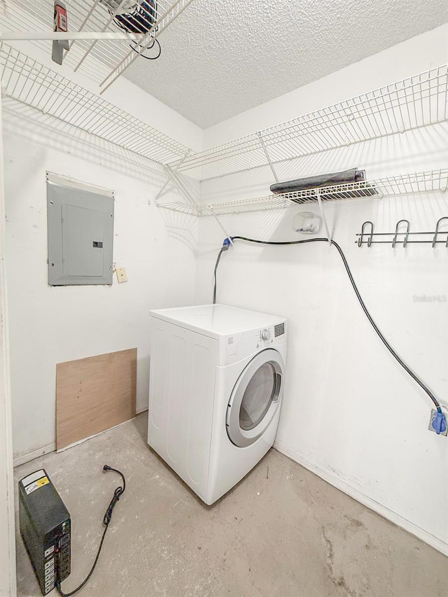 7522 HOLLOWELL Dr TAMPA, FL 33615