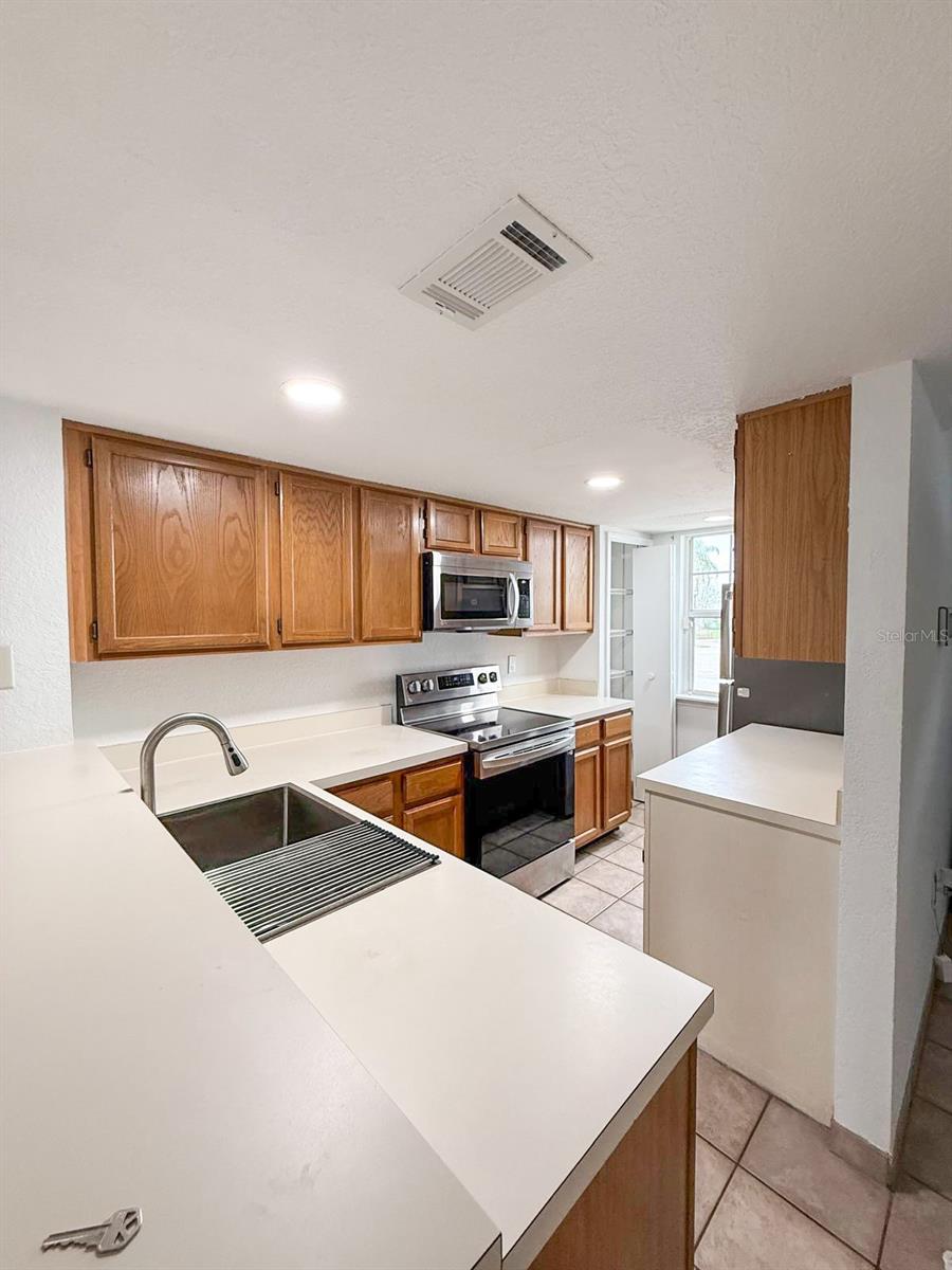 7522 HOLLOWELL Dr TAMPA, FL 33615