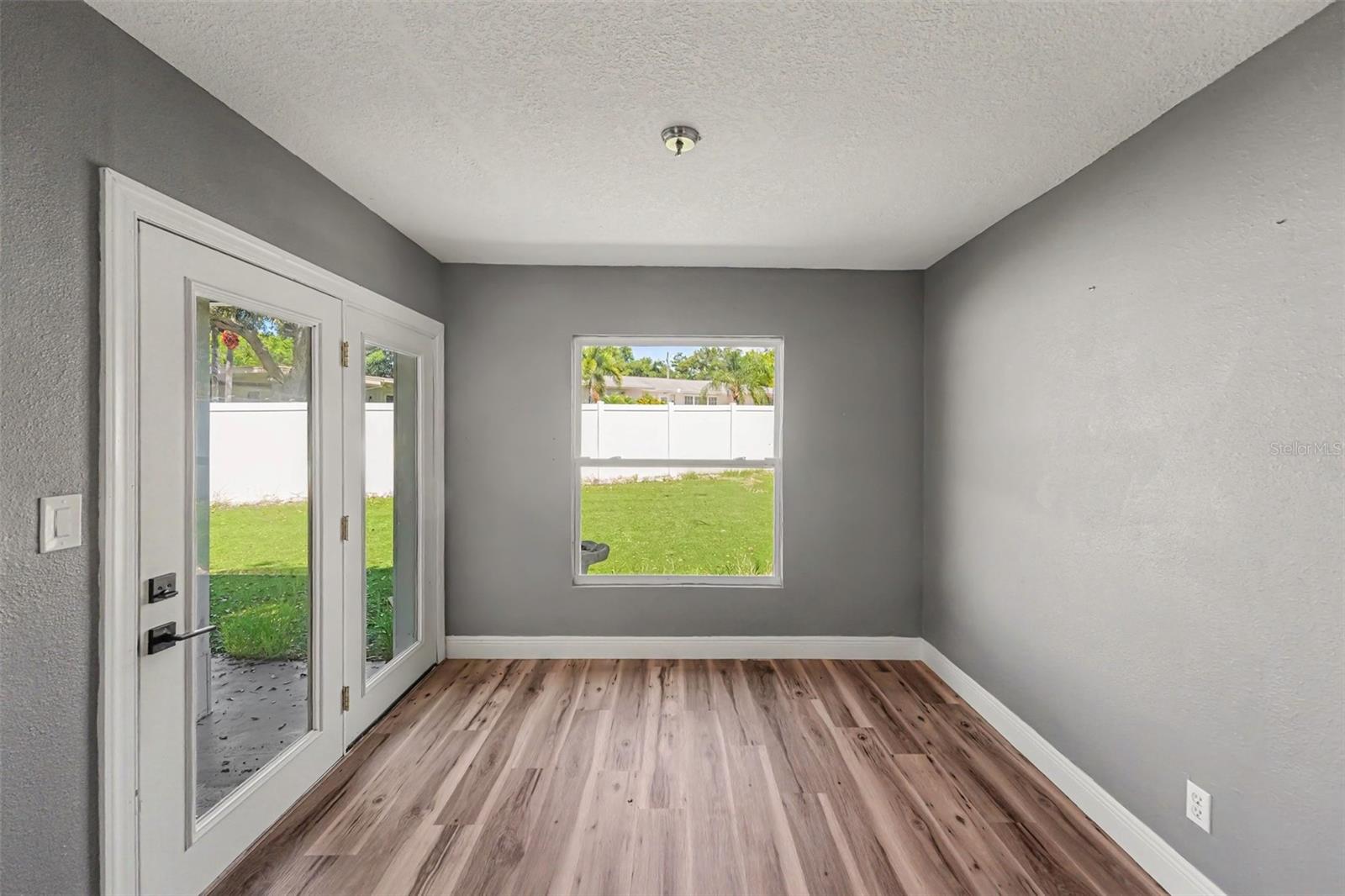 217 Gdn Cir CLEARWATER, FL 33756