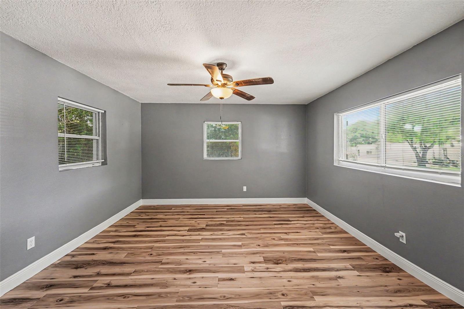 217 Gdn Cir CLEARWATER, FL 33756