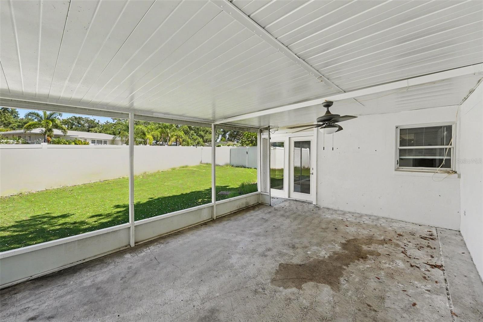 217 Gdn Cir CLEARWATER, FL 33756
