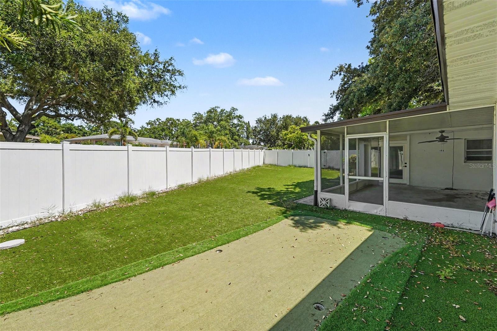 217 Gdn Cir CLEARWATER, FL 33756
