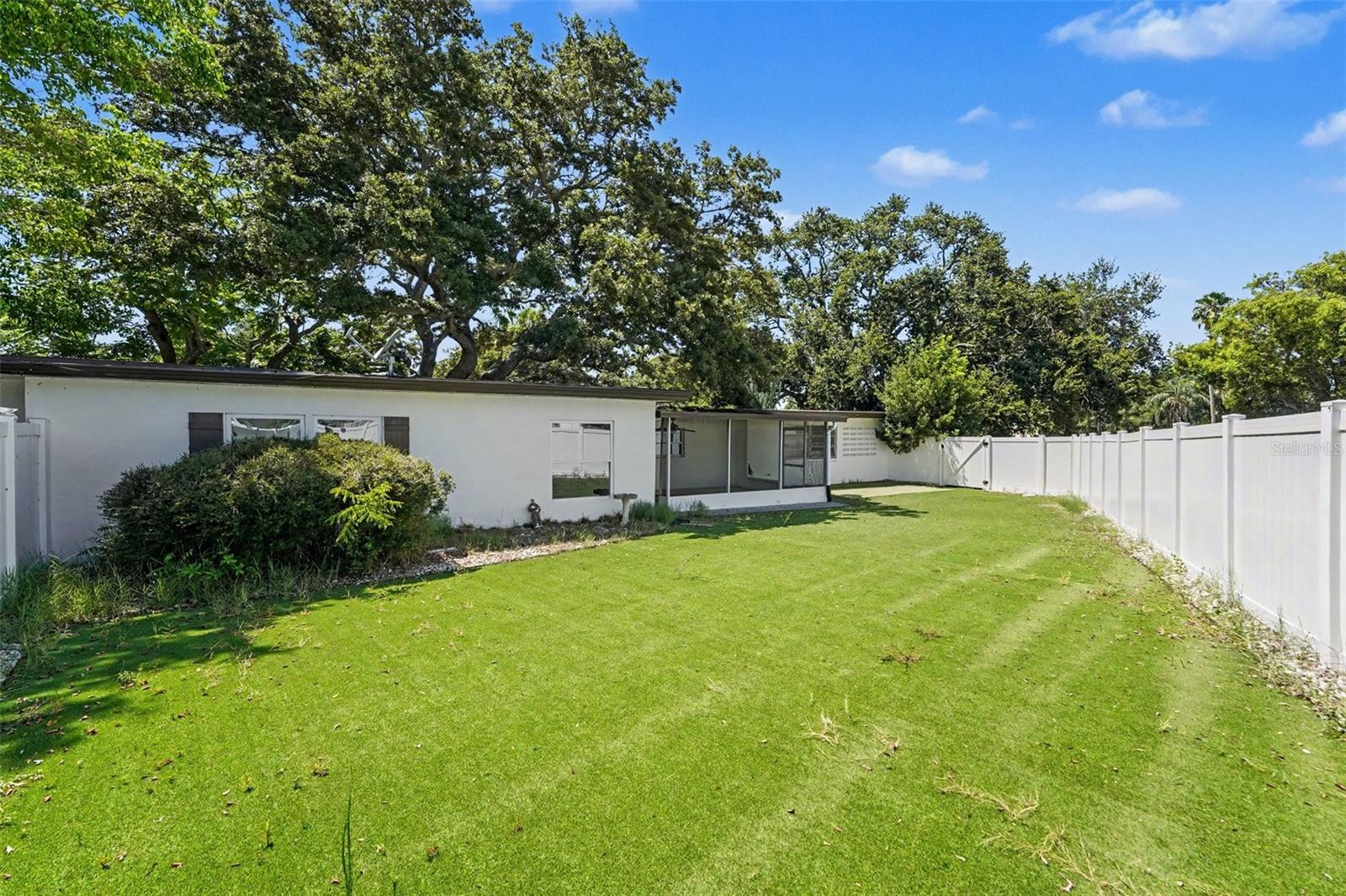 217 Gdn Cir CLEARWATER, FL 33756
