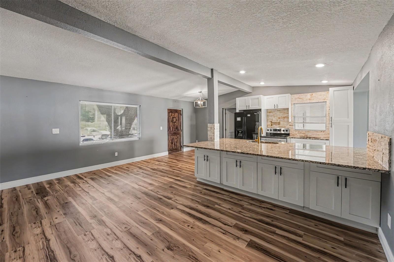 217 Gdn Cir CLEARWATER, FL 33756