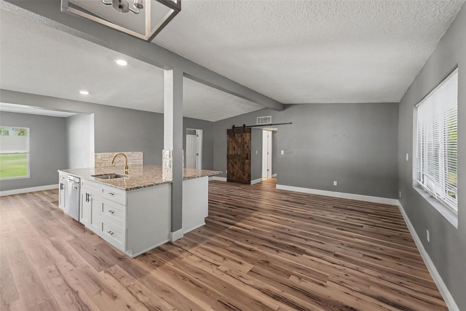217 Gdn Cir CLEARWATER, FL 33756