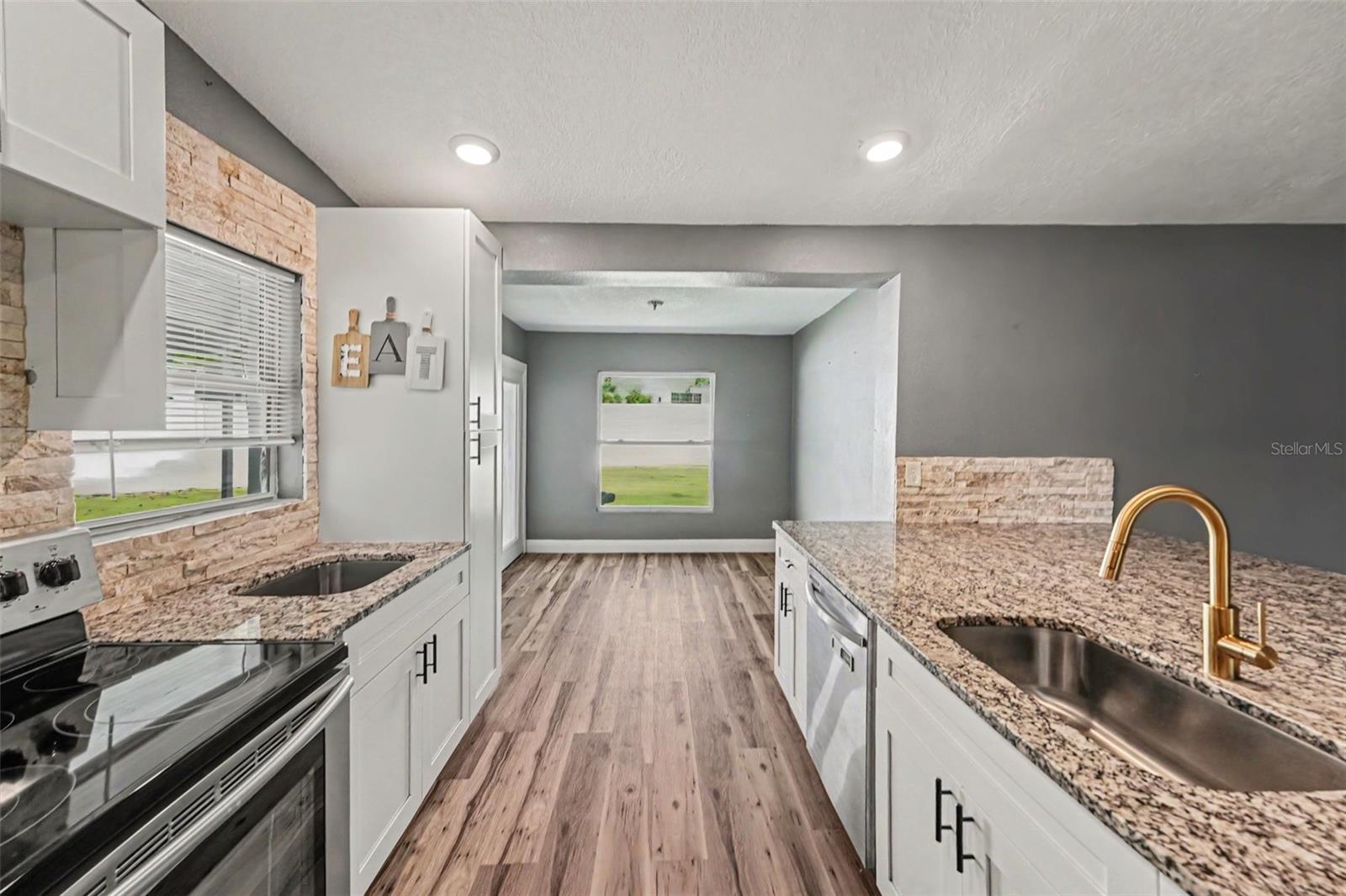 217 Gdn Cir CLEARWATER, FL 33756