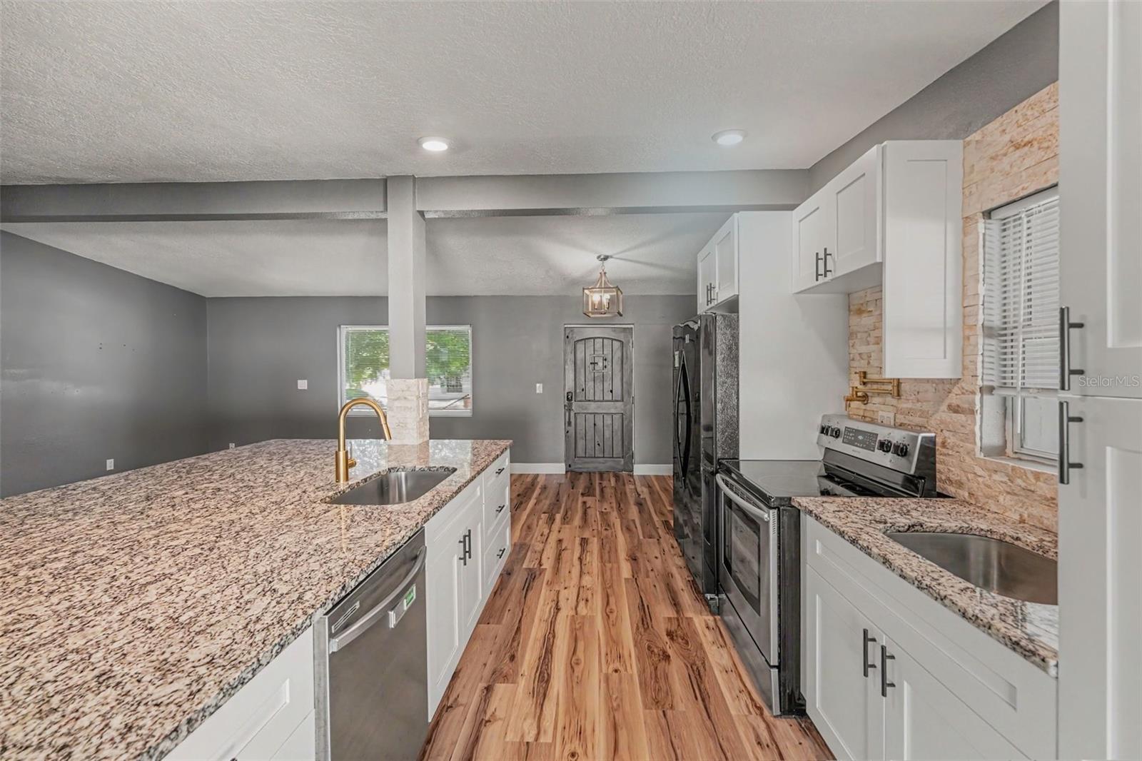 217 Gdn Cir CLEARWATER, FL 33756