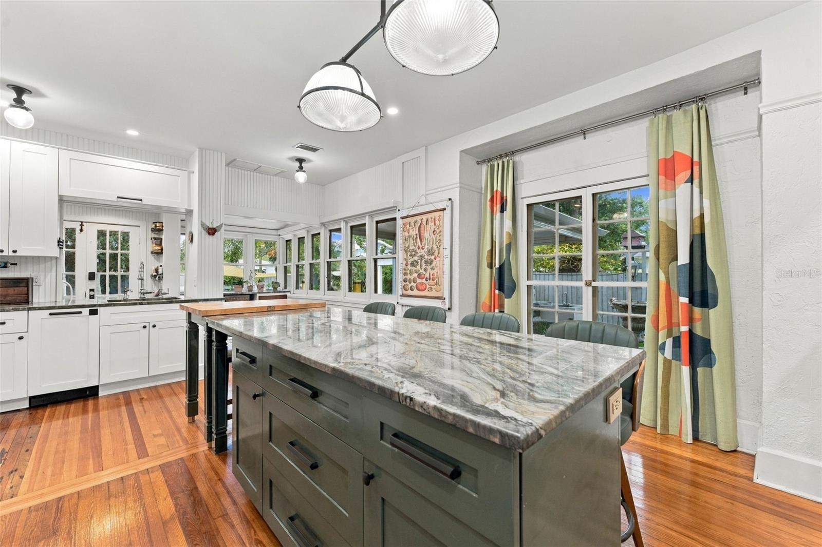 2121 DARTMOUTH Ave ST PETERSBURG, FL 33713