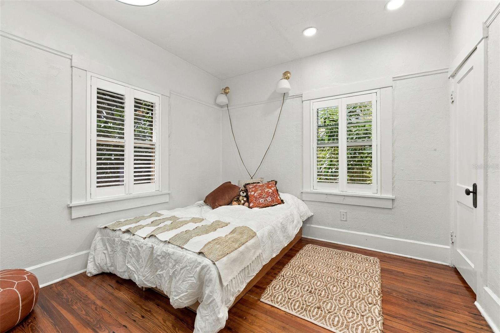 2121 DARTMOUTH Ave ST PETERSBURG, FL 33713