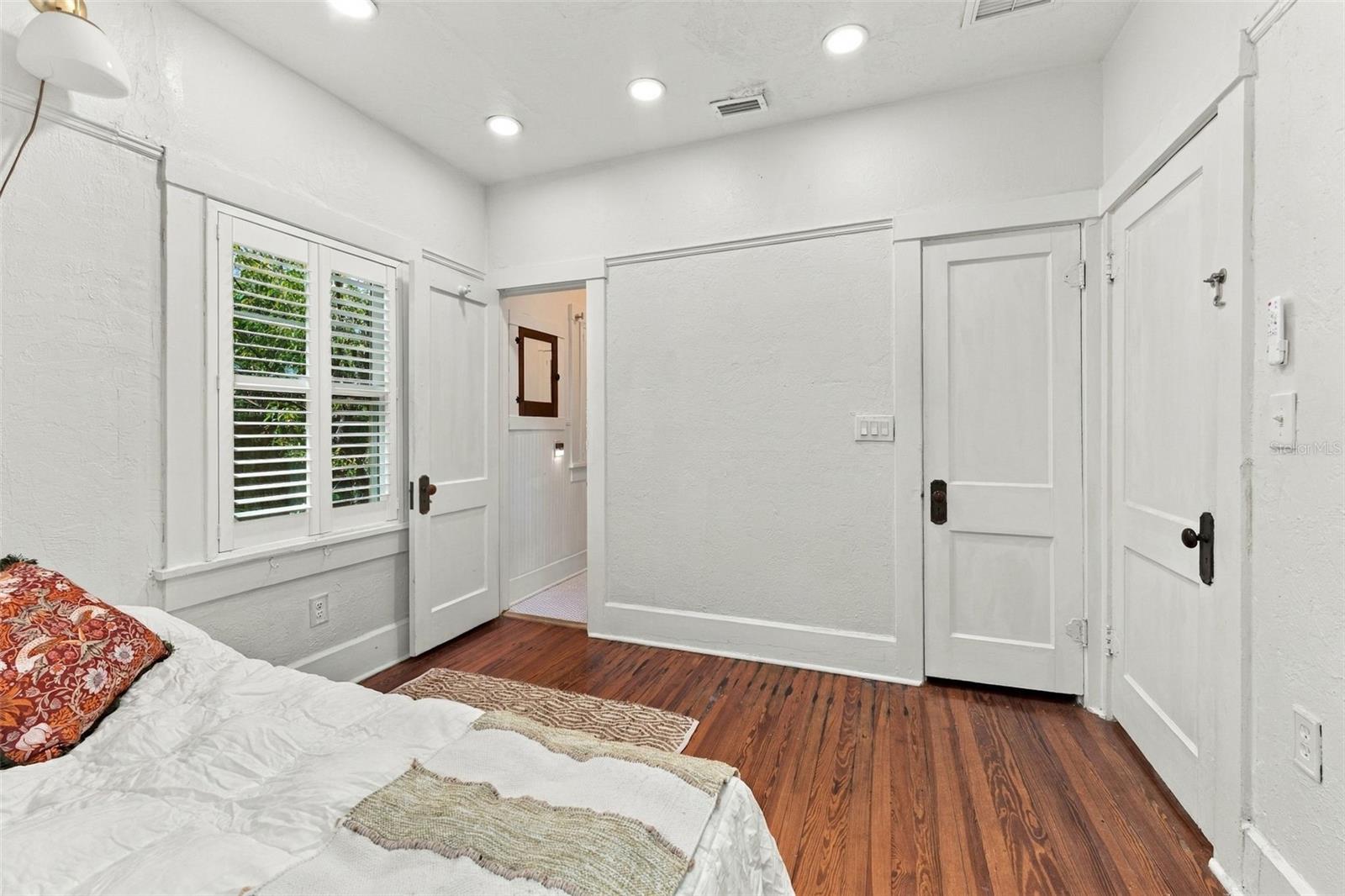 2121 DARTMOUTH Ave ST PETERSBURG, FL 33713