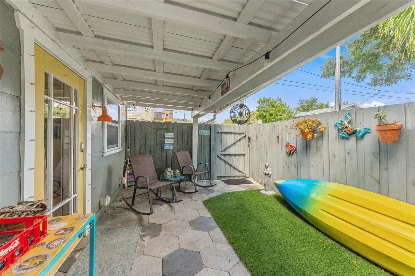 2121 DARTMOUTH Ave ST PETERSBURG, FL 33713