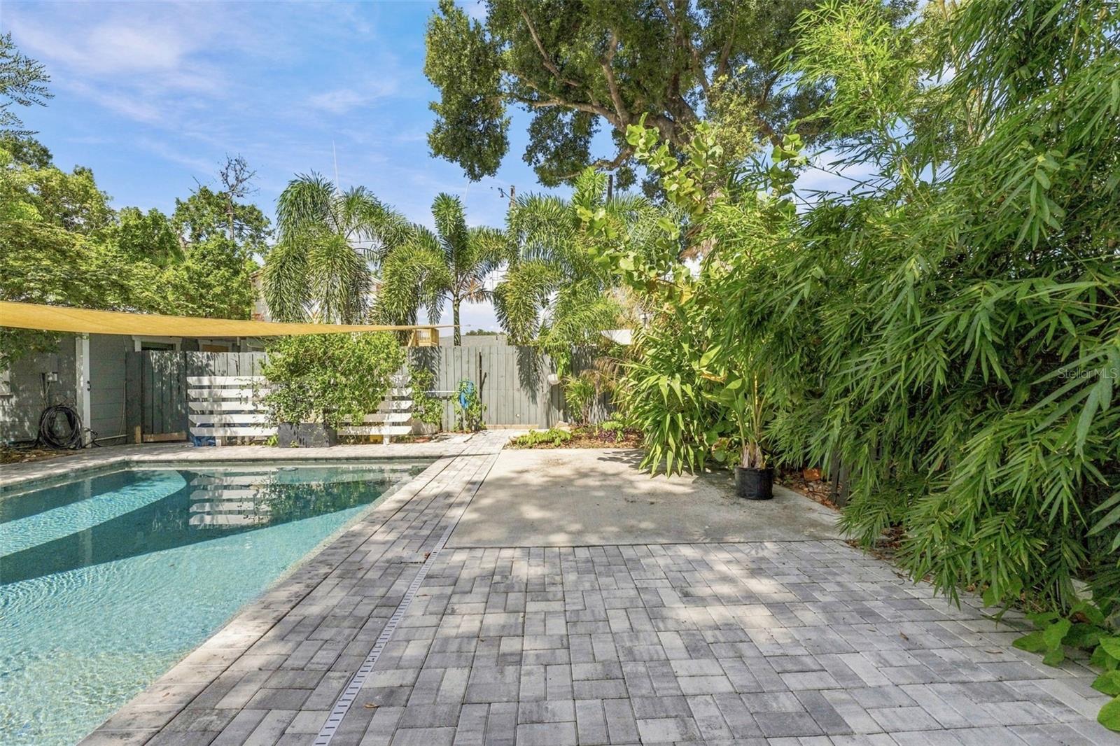 2121 DARTMOUTH Ave ST PETERSBURG, FL 33713