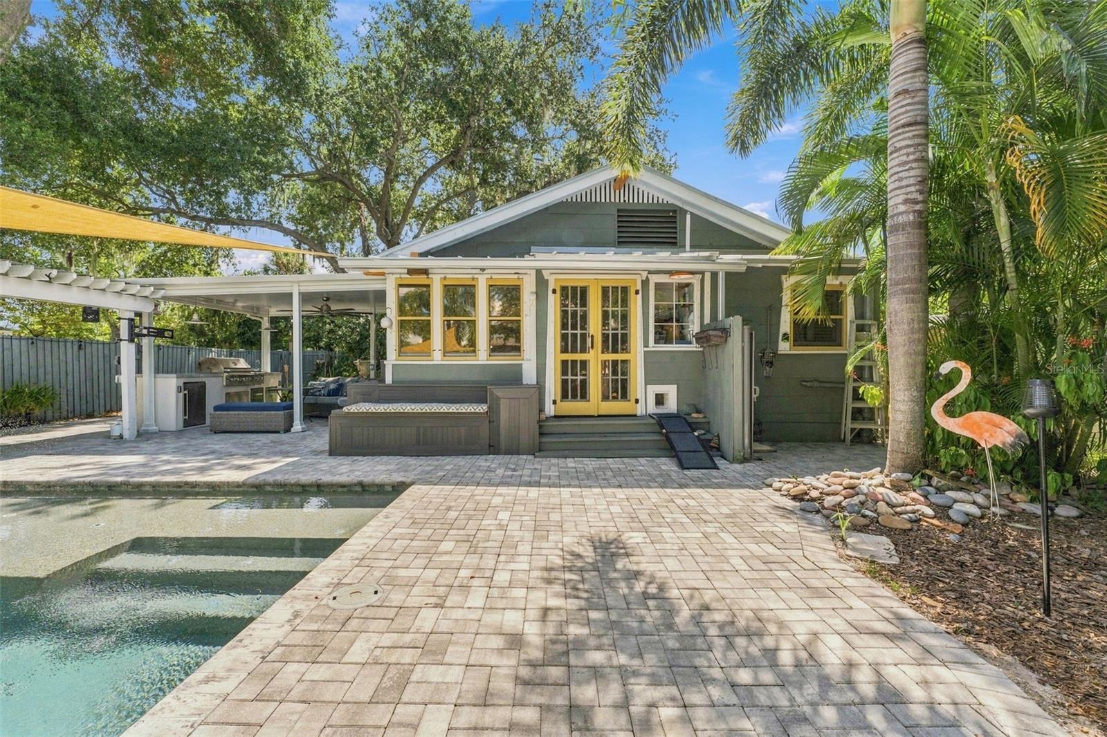 2121 DARTMOUTH Ave ST PETERSBURG, FL 33713