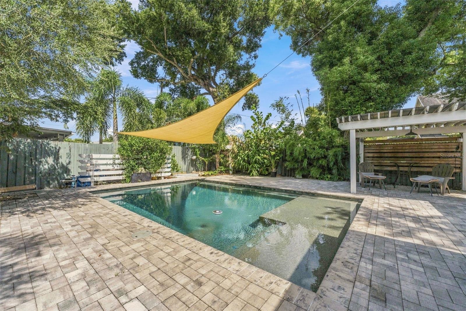 2121 DARTMOUTH Ave ST PETERSBURG, FL 33713