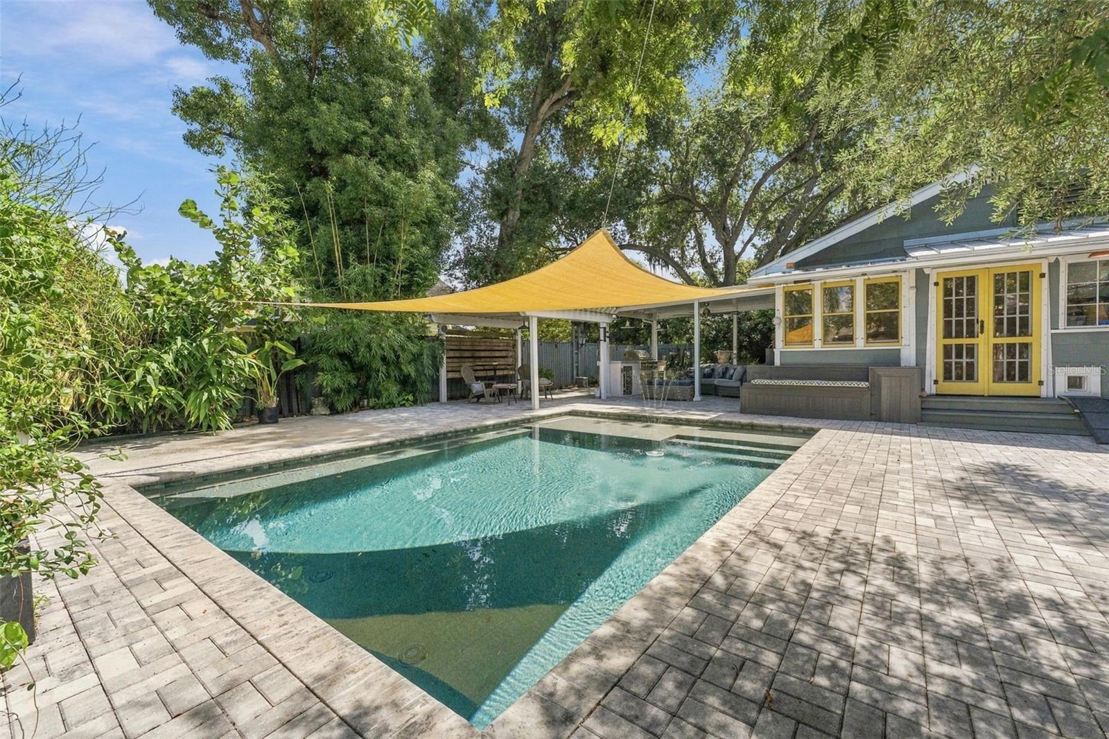 2121 DARTMOUTH Ave ST PETERSBURG, FL 33713