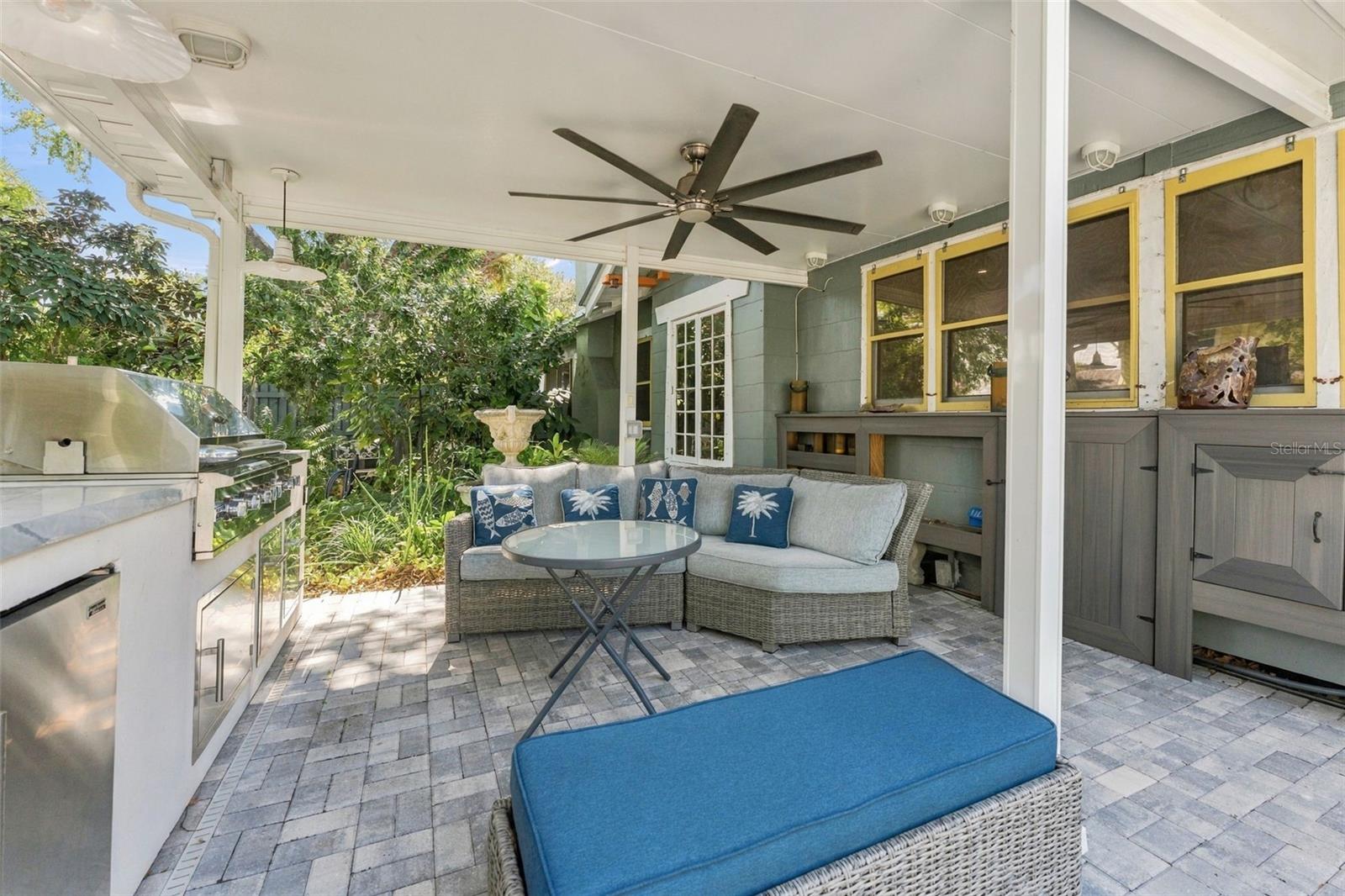 2121 DARTMOUTH Ave ST PETERSBURG, FL 33713