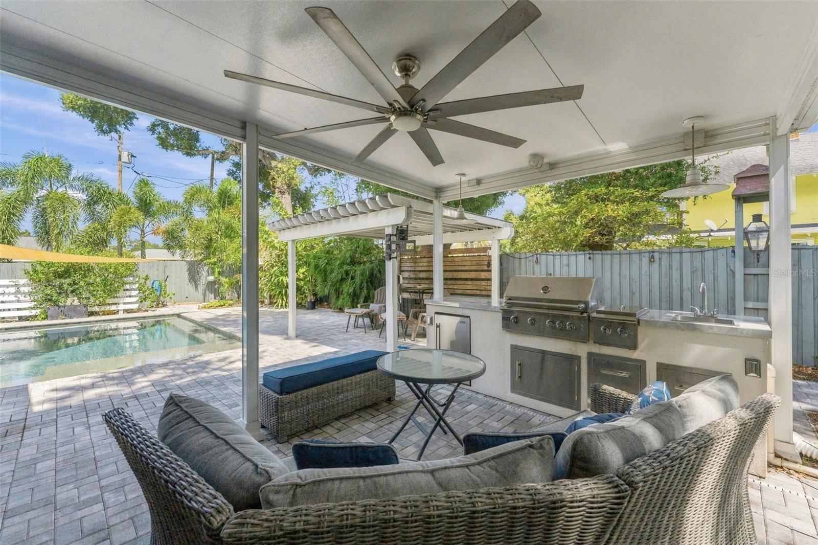 2121 DARTMOUTH Ave ST PETERSBURG, FL 33713
