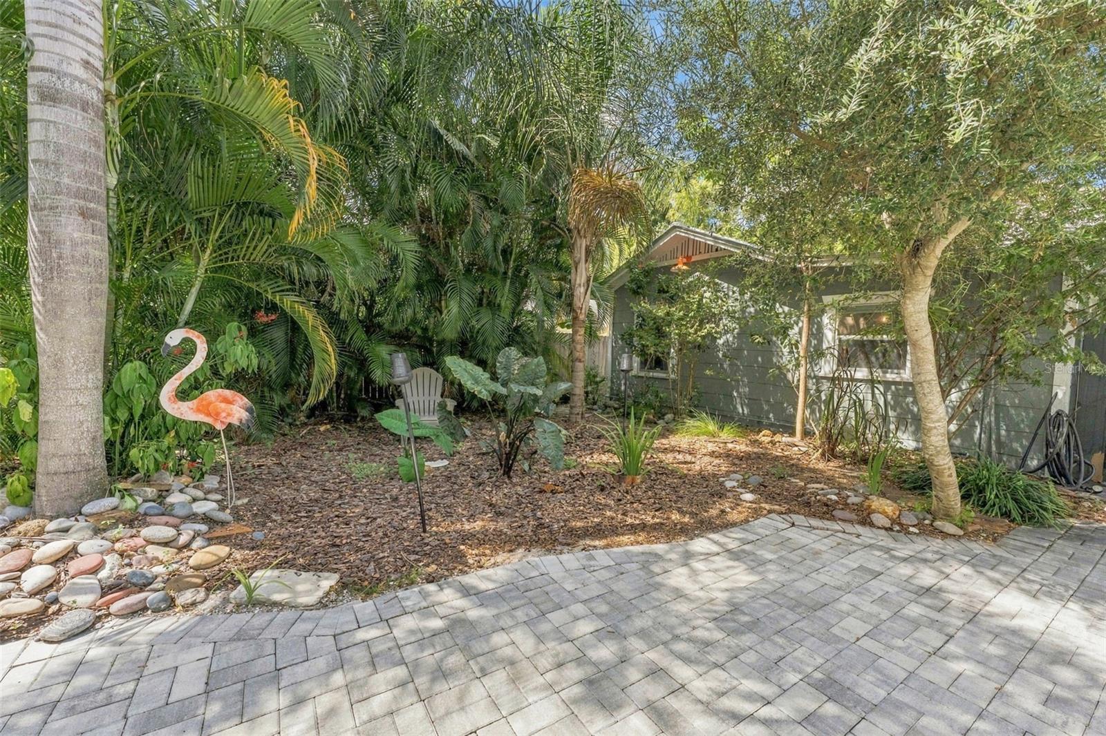 2121 DARTMOUTH Ave ST PETERSBURG, FL 33713