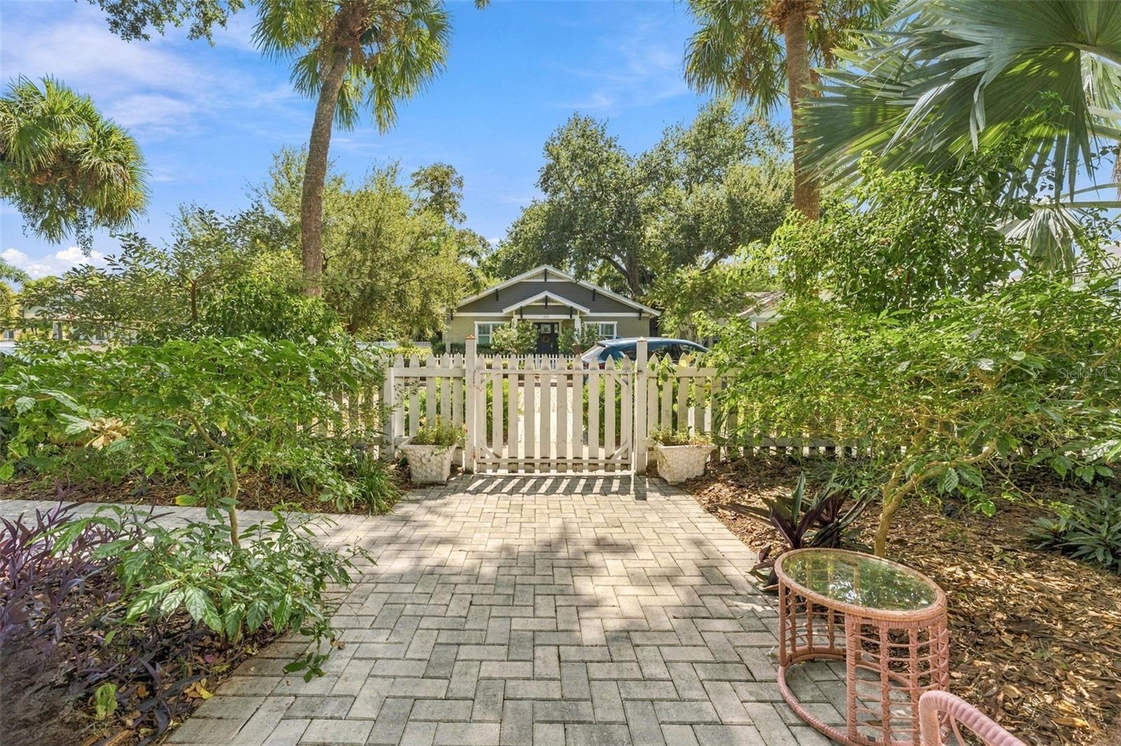 2121 DARTMOUTH Ave ST PETERSBURG, FL 33713