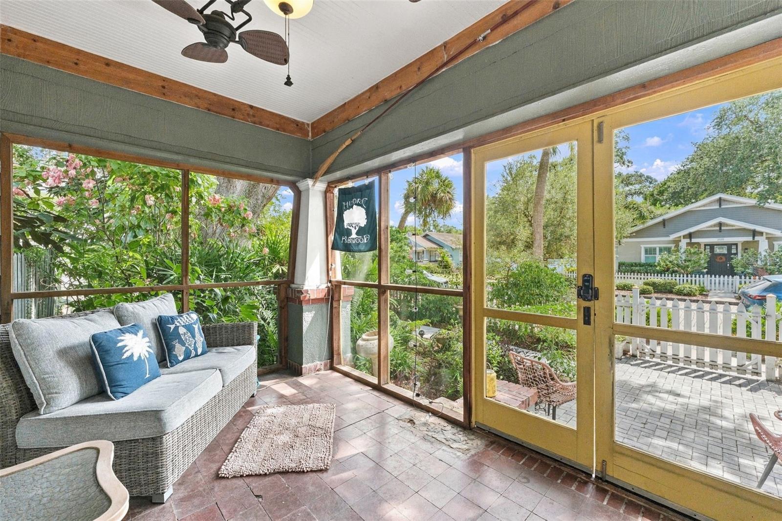 2121 DARTMOUTH Ave ST PETERSBURG, FL 33713