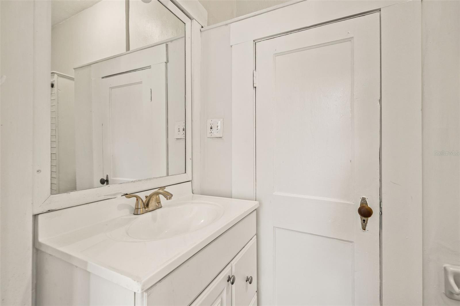 501 E FLORIBRASKA Ave TAMPA, FL 33603