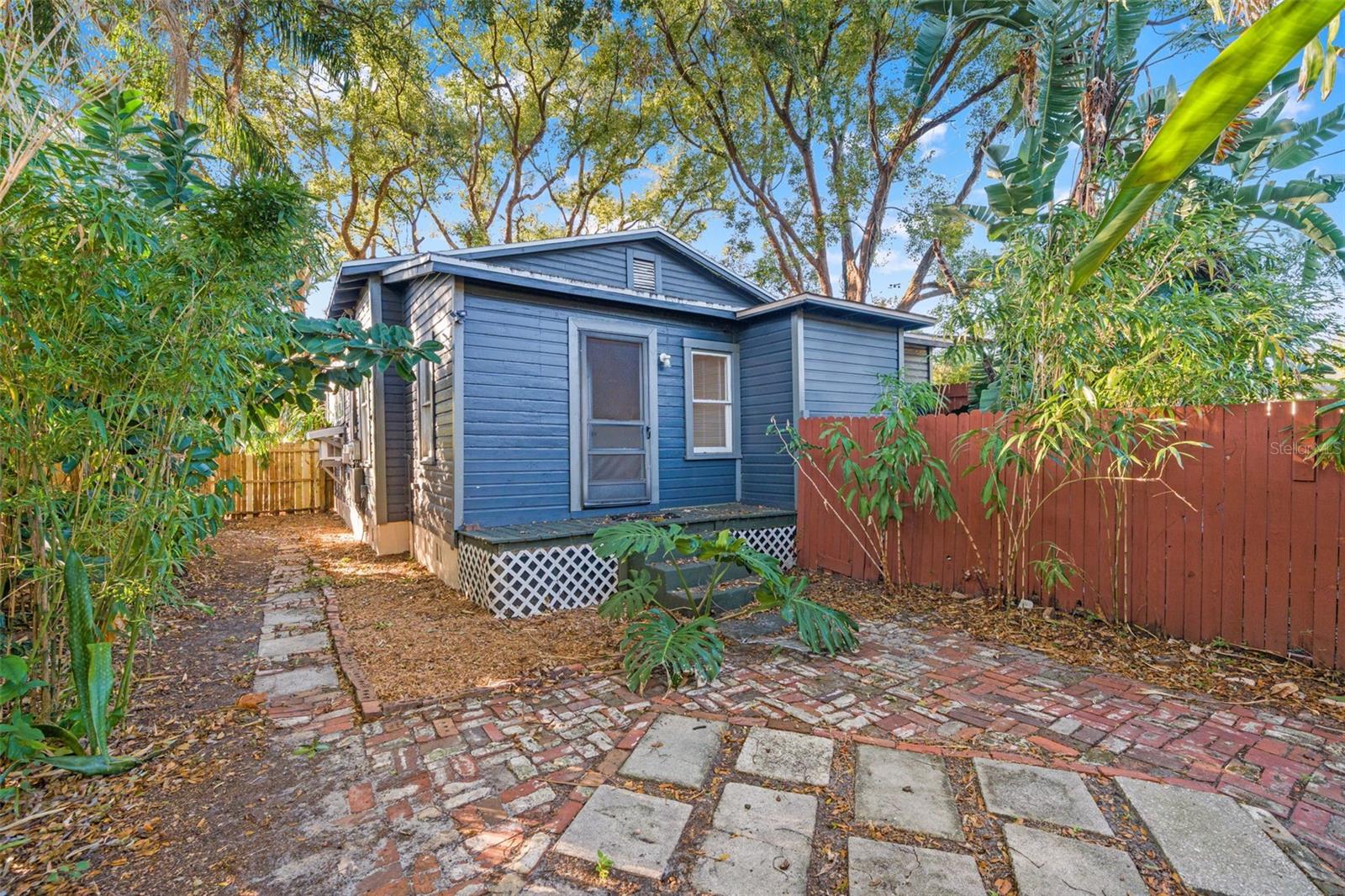 501 E FLORIBRASKA Ave TAMPA, FL 33603