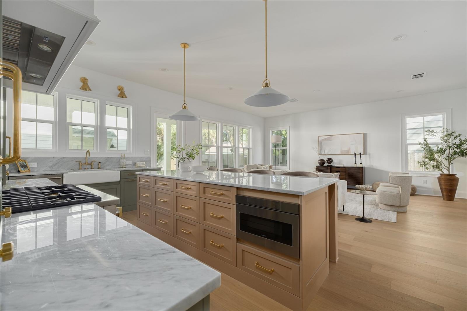 1420 14TH St ST PETERSBURG, FL 33704