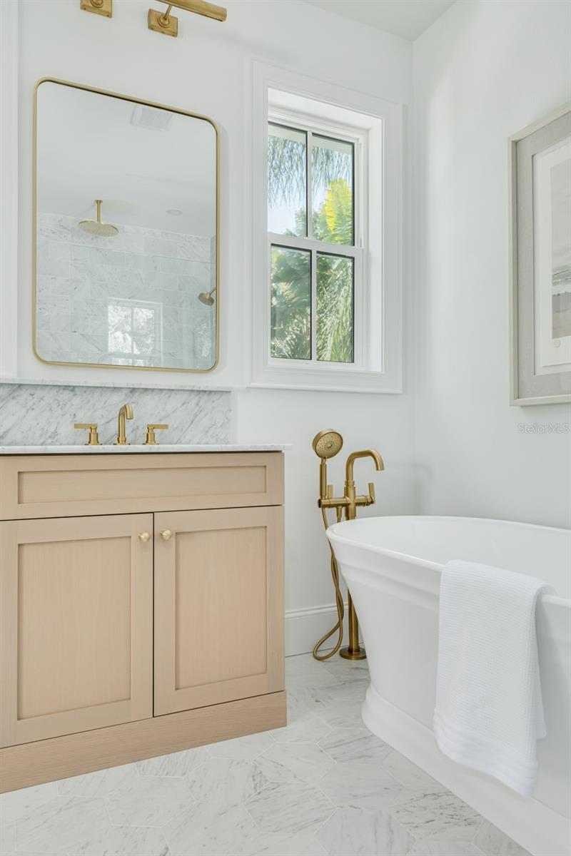 1420 14TH St ST PETERSBURG, FL 33704