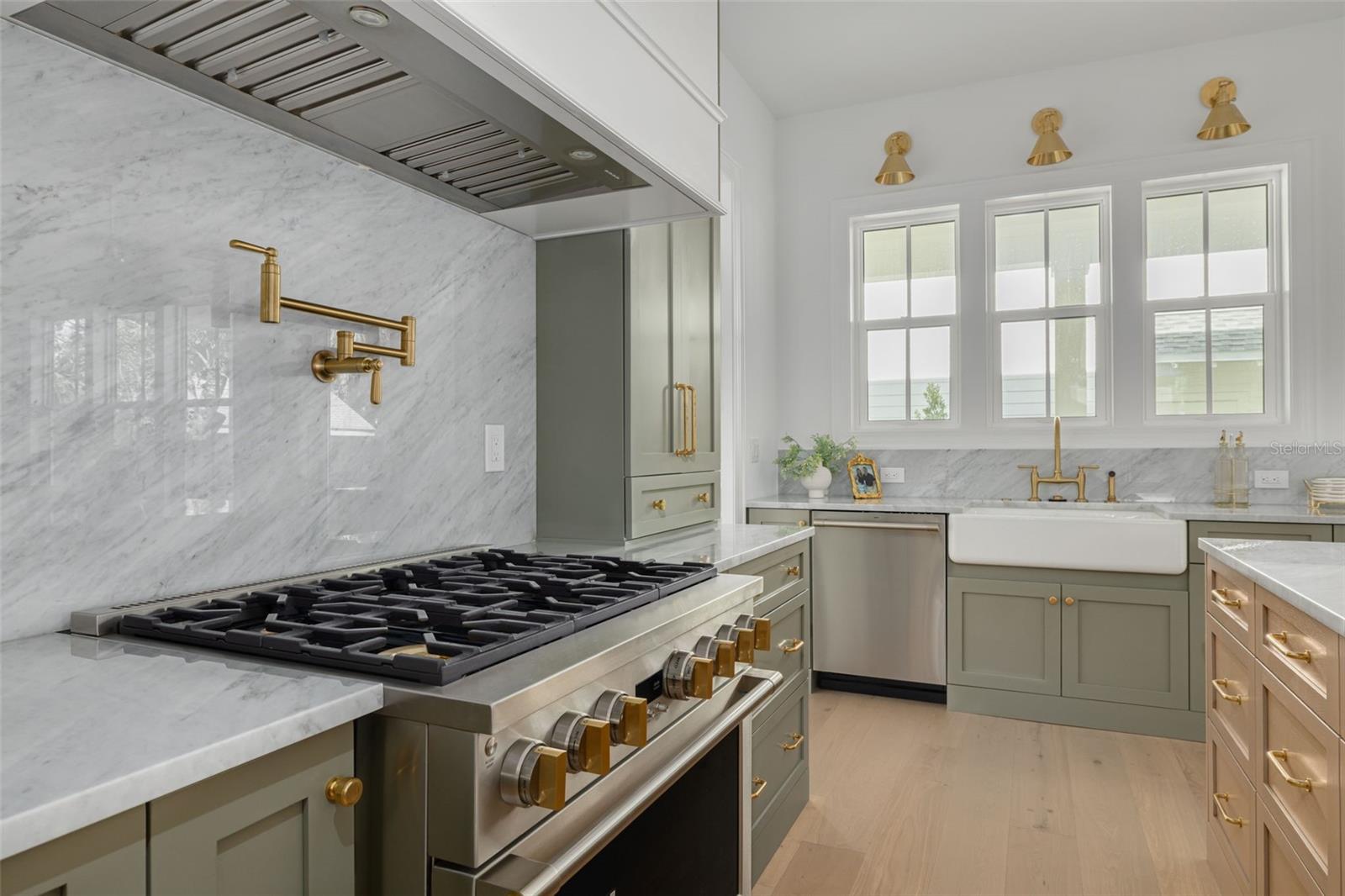 1420 14TH St ST PETERSBURG, FL 33704