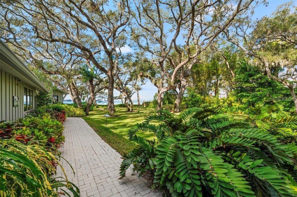 3350 OLD OAK Dr SARASOTA, FL 34239