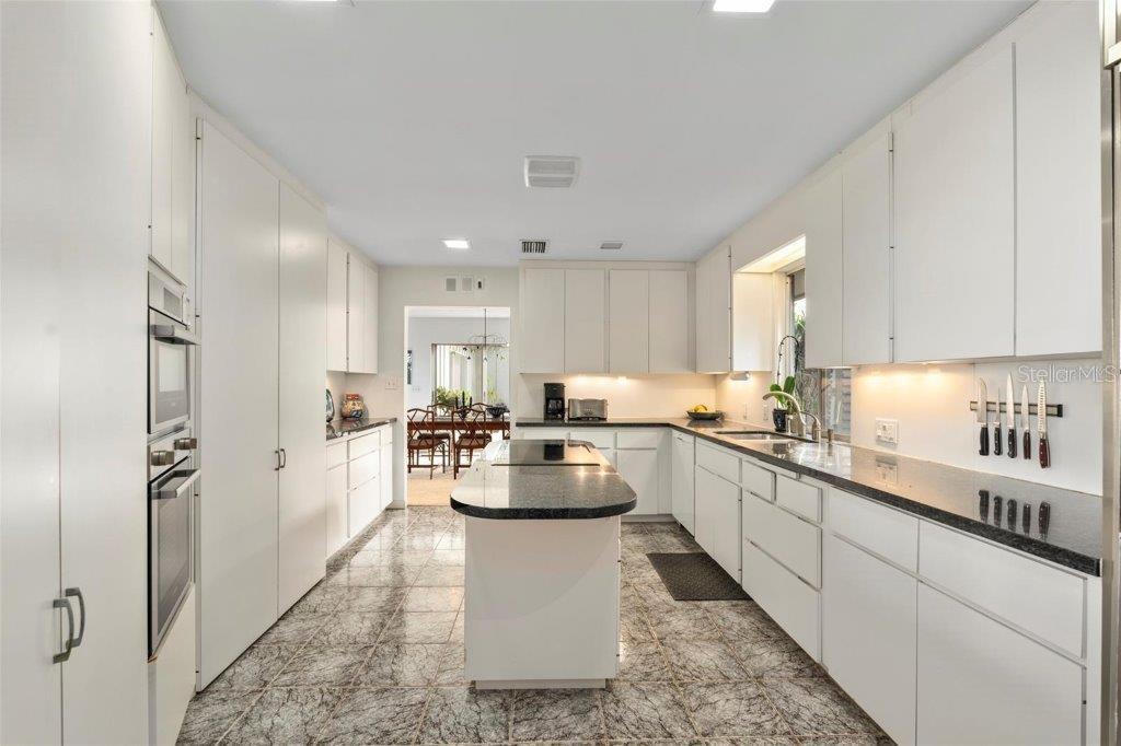 3350 OLD OAK Dr SARASOTA, FL 34239