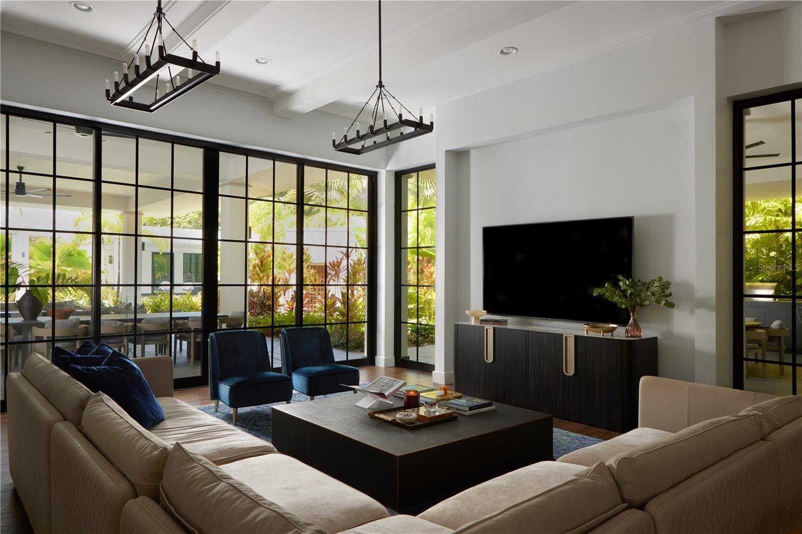 323 DORADO Bch EAST DORADO, PR 00646