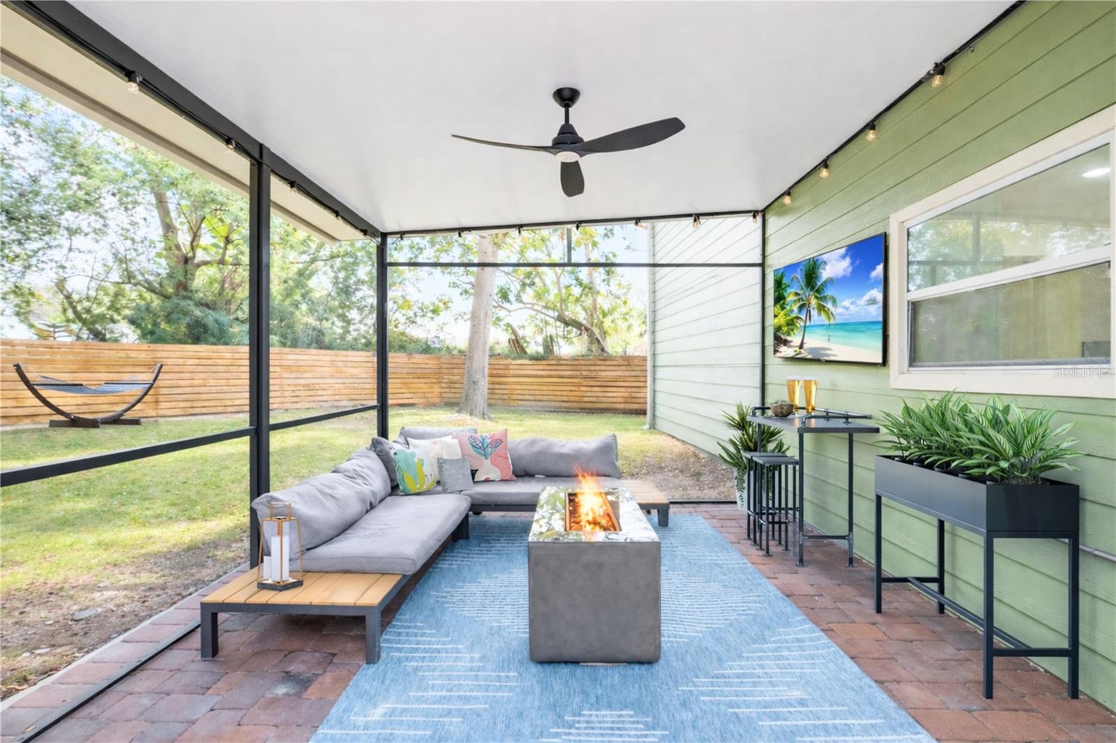 1303 W CARISSA Ct TAMPA, FL 33604