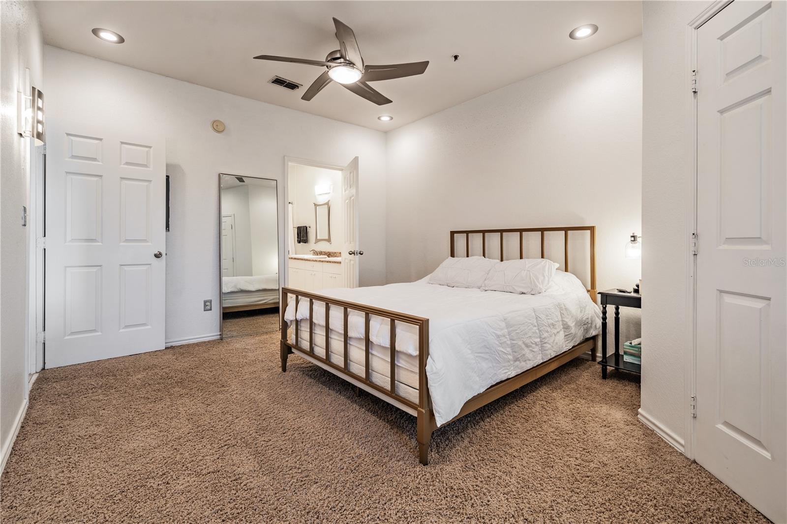 4307 BAYSIDE Vlg Dr #201 TAMPA, FL 33615