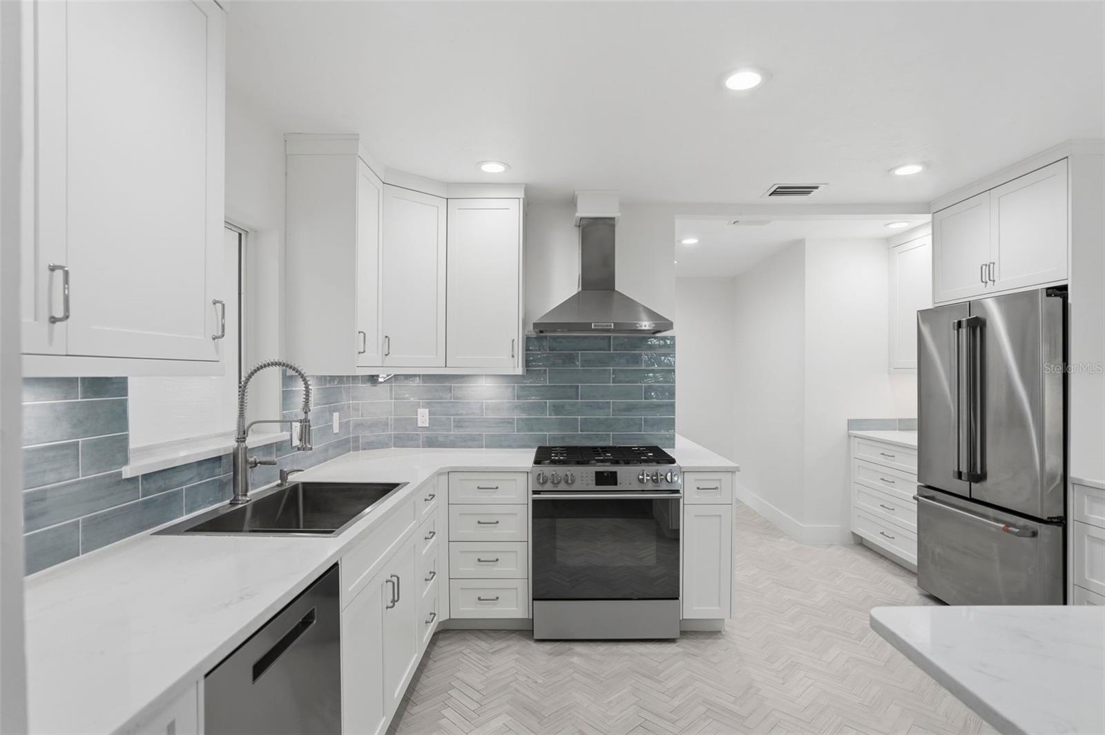 2906 PASS A GRILLE Way ST PETE BEACH, FL 33706