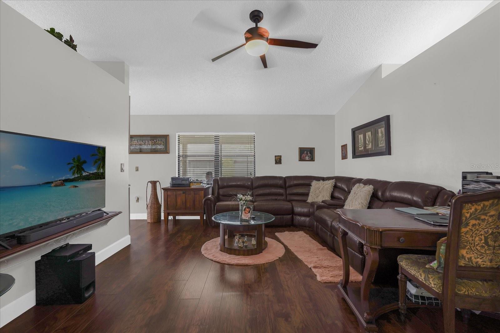 615 MCKINLEY Ct KISSIMMEE, FL 34758