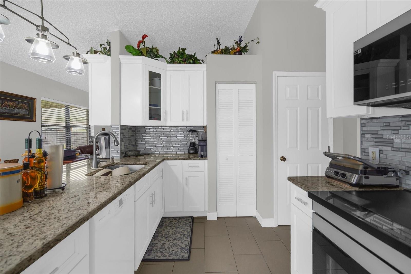 615 MCKINLEY Ct KISSIMMEE, FL 34758