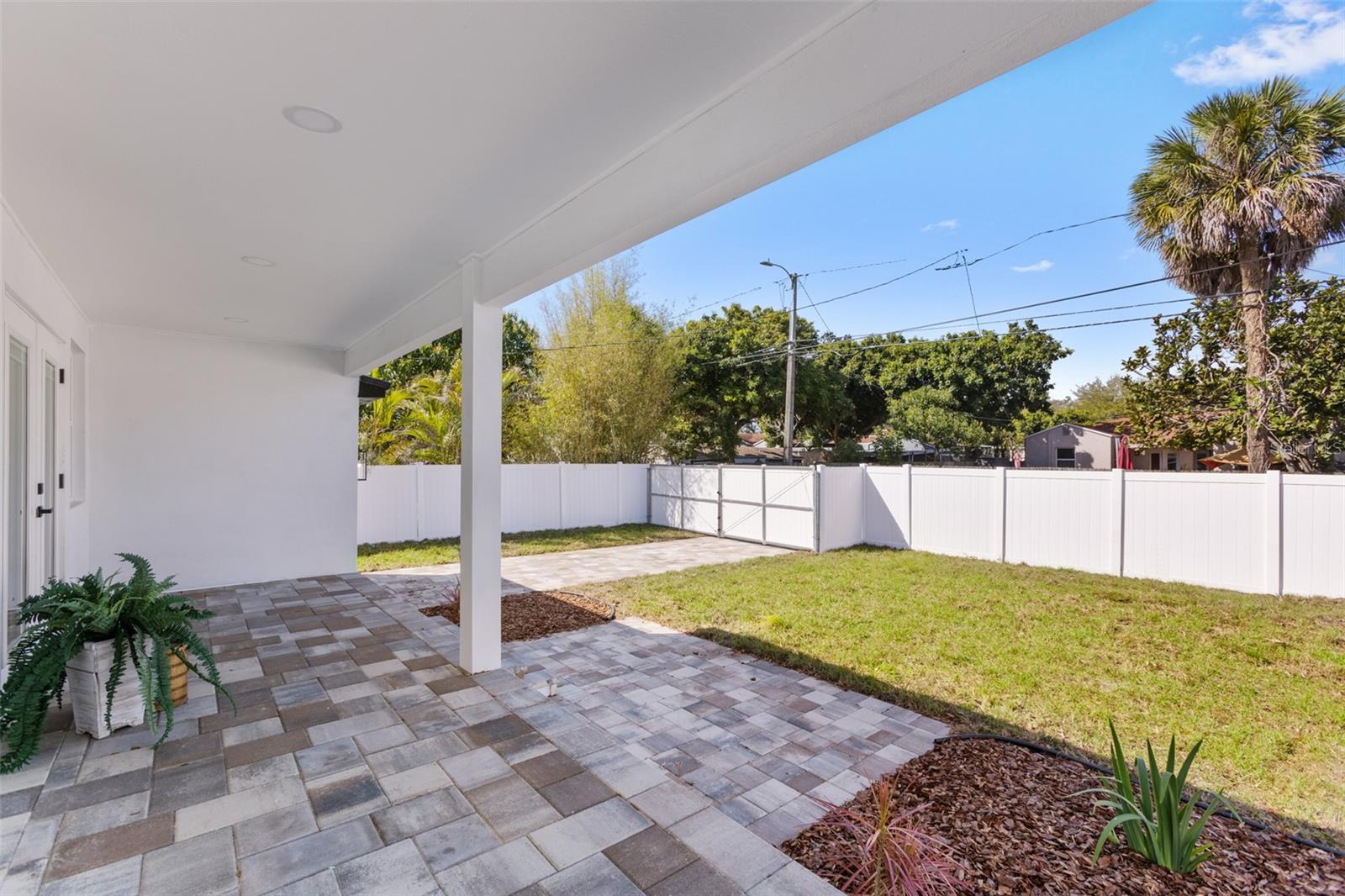 1020 15TH St ST PETERSBURG, FL 33705