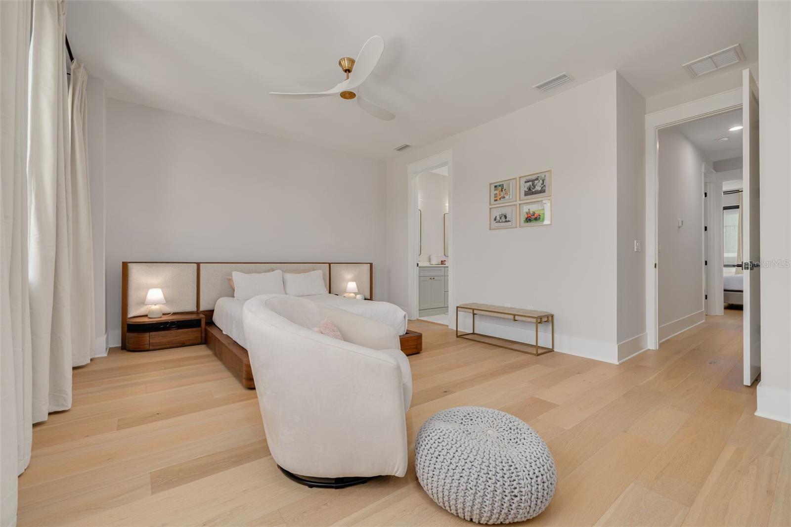 233 8TH St ST PETERSBURG, FL 33701