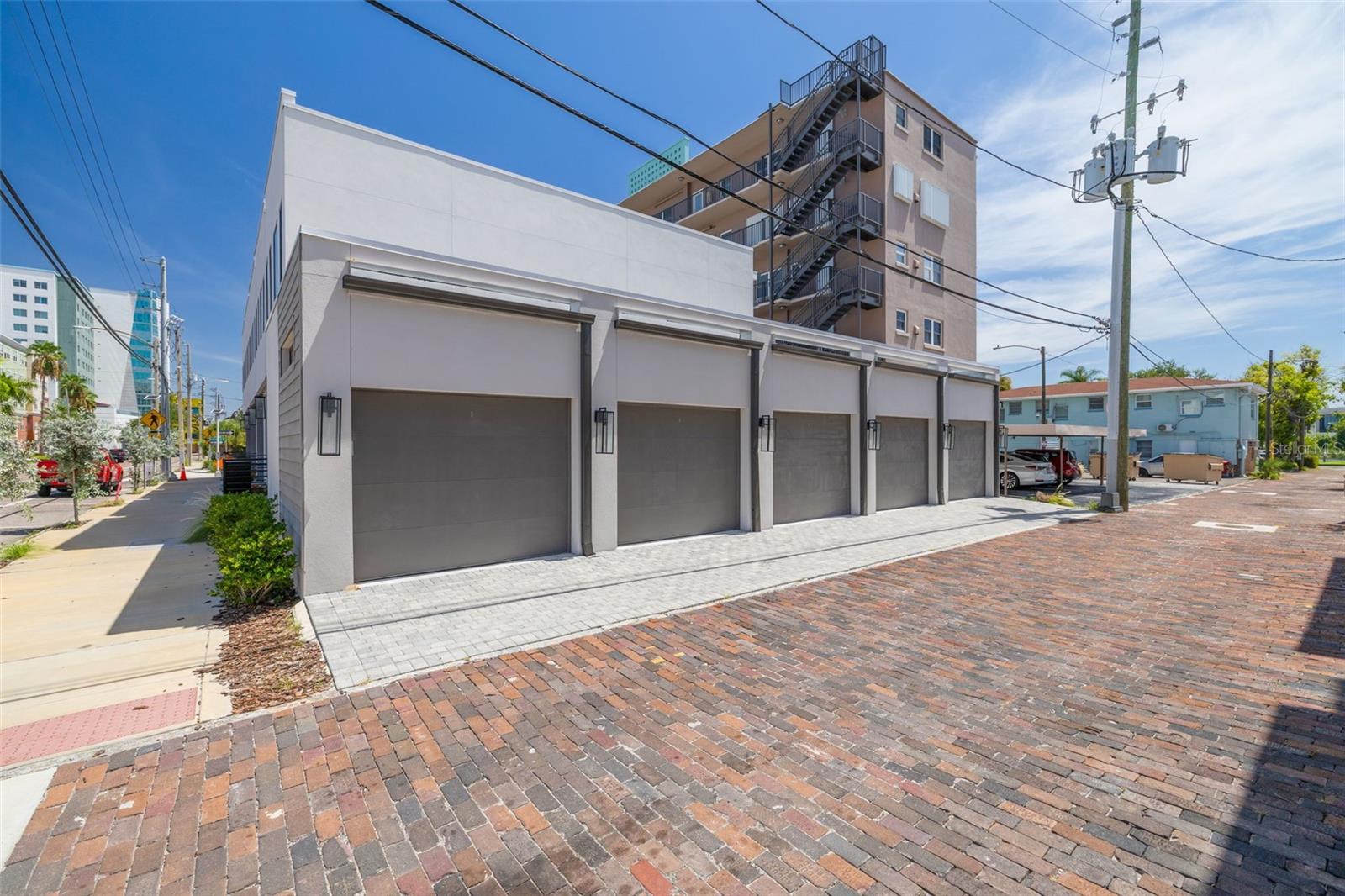 233 8TH St ST PETERSBURG, FL 33701