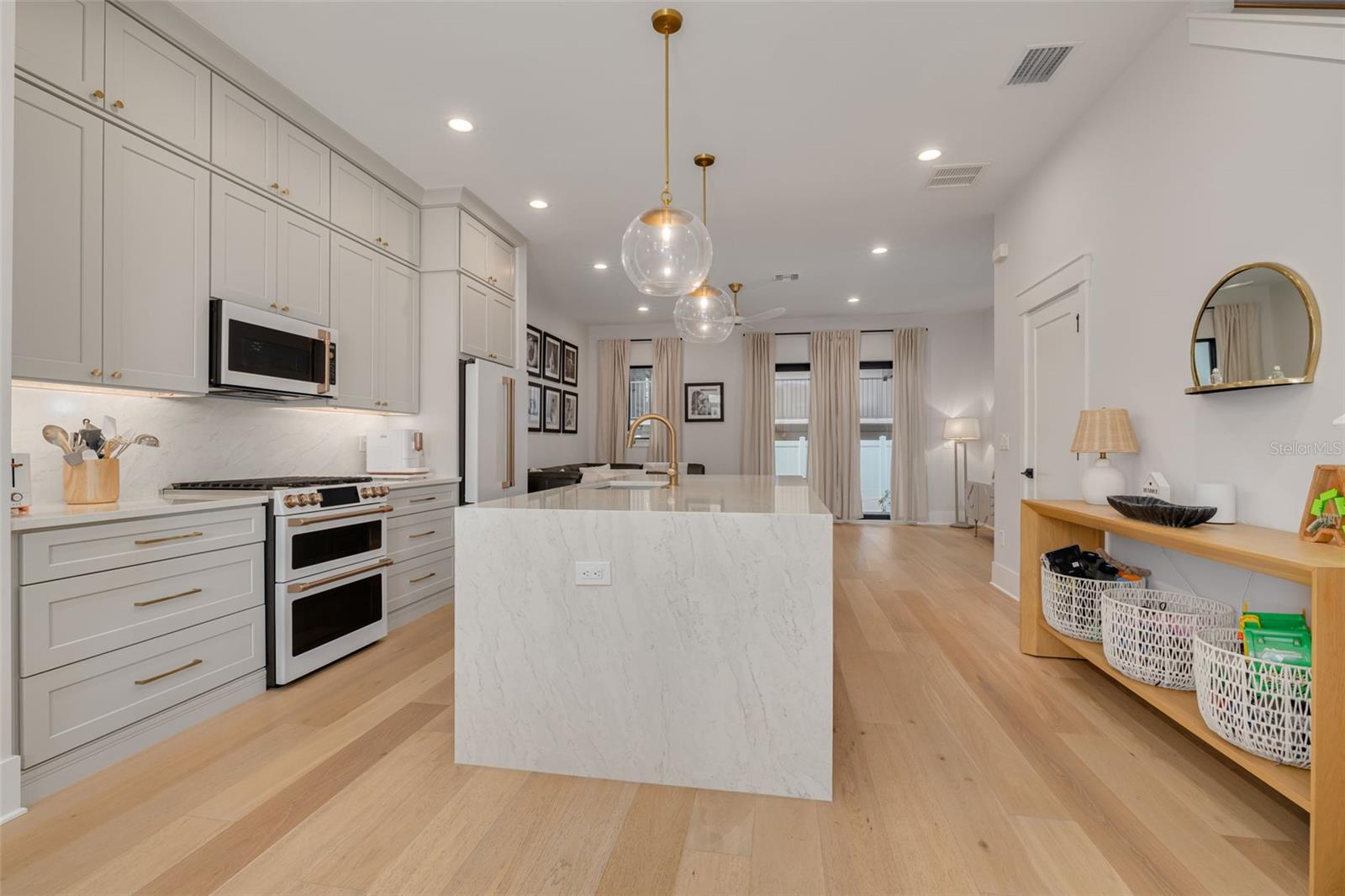 233 8TH St ST PETERSBURG, FL 33701
