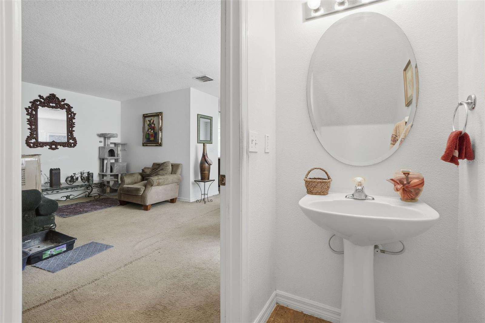 668 CRESTING OAK Cir #43 ORLANDO, FL 32824