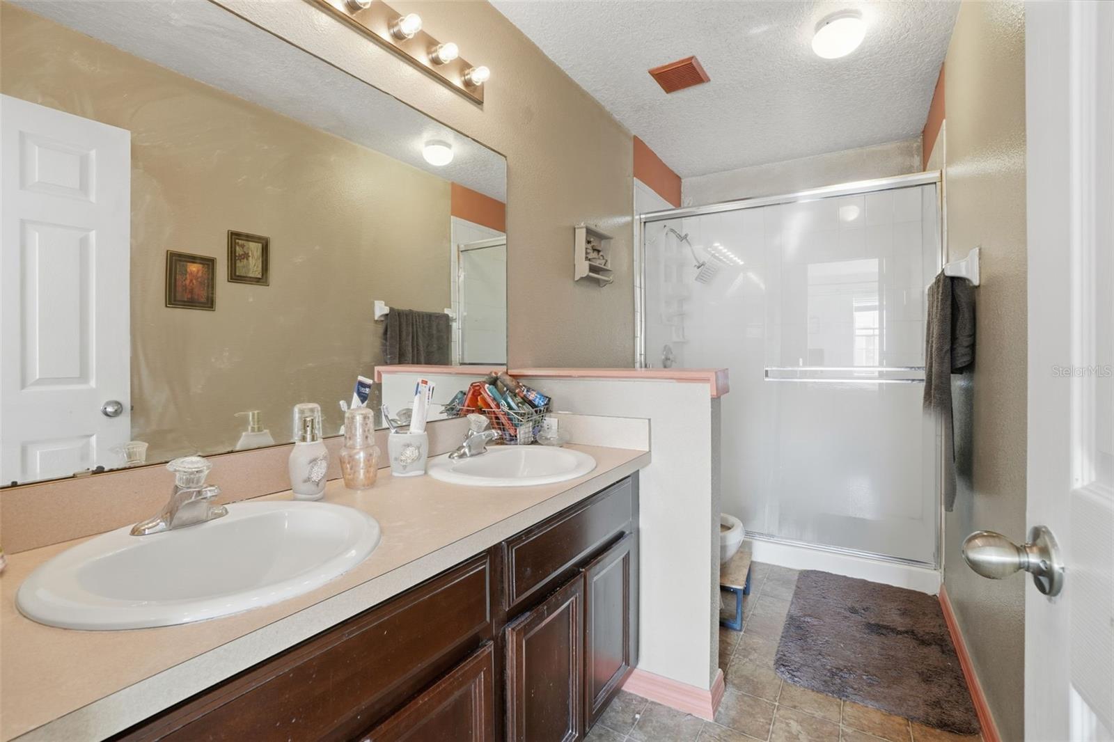 668 CRESTING OAK Cir #43 ORLANDO, FL 32824