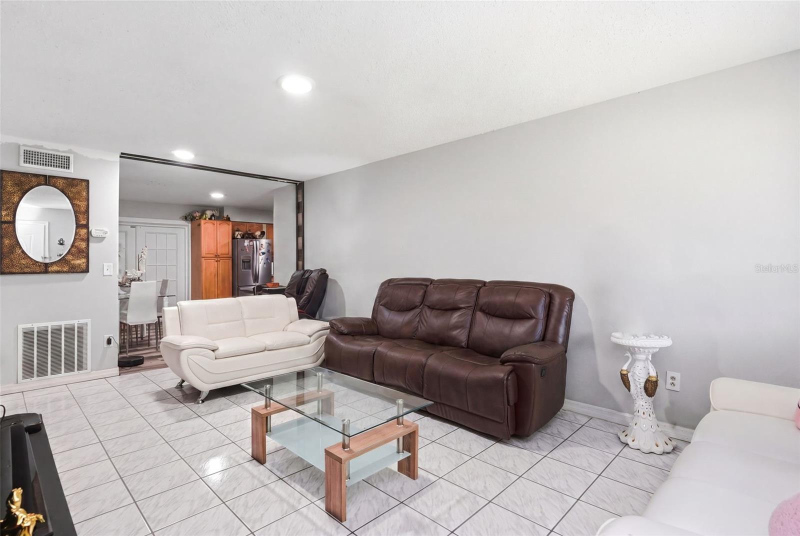 6 VIOLA St KISSIMMEE, FL 34741