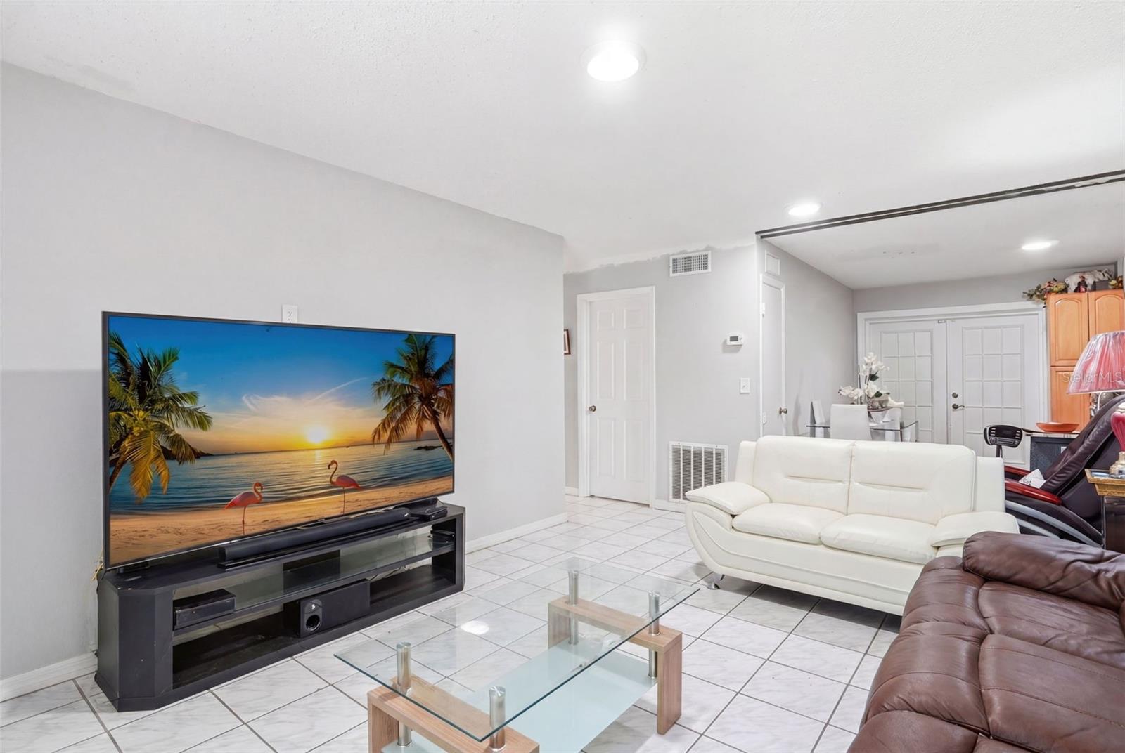 6 VIOLA St KISSIMMEE, FL 34741