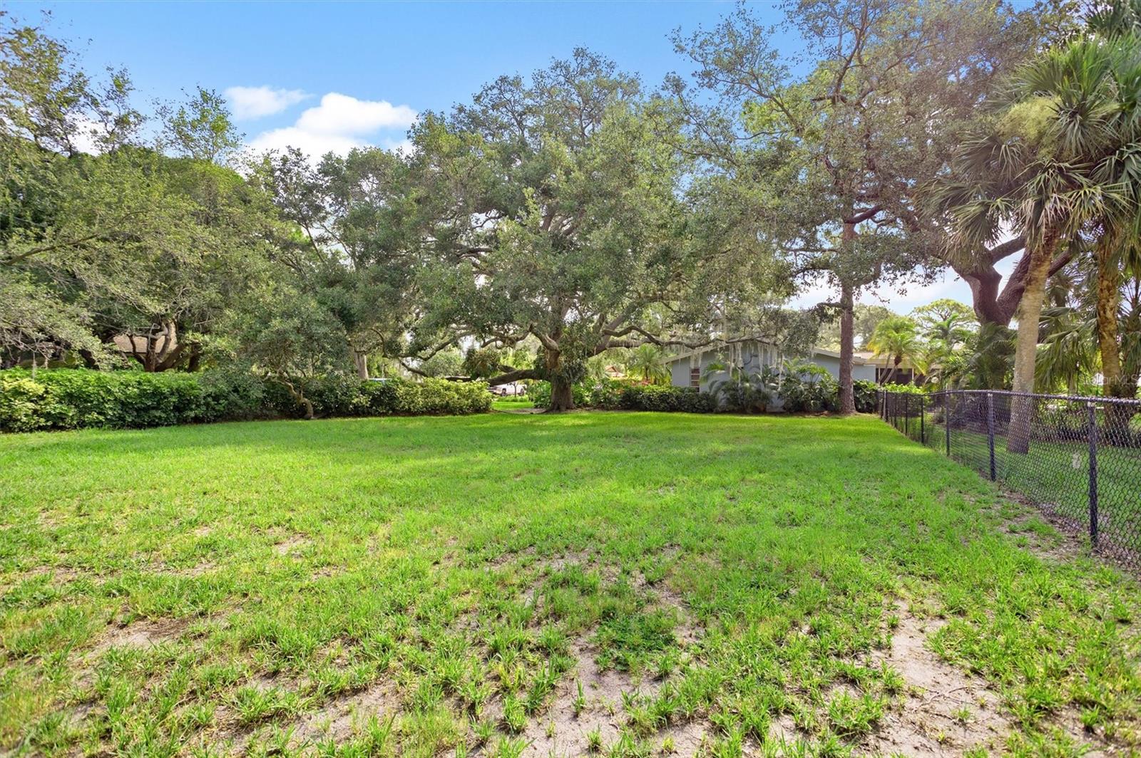 1130 FRIENDLY Way ST PETERSBURG, FL 33705