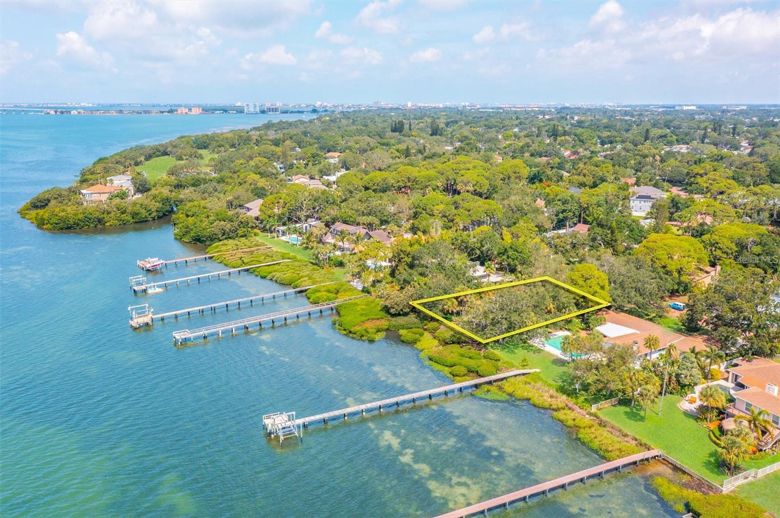 1130 FRIENDLY Way ST PETERSBURG, FL 33705