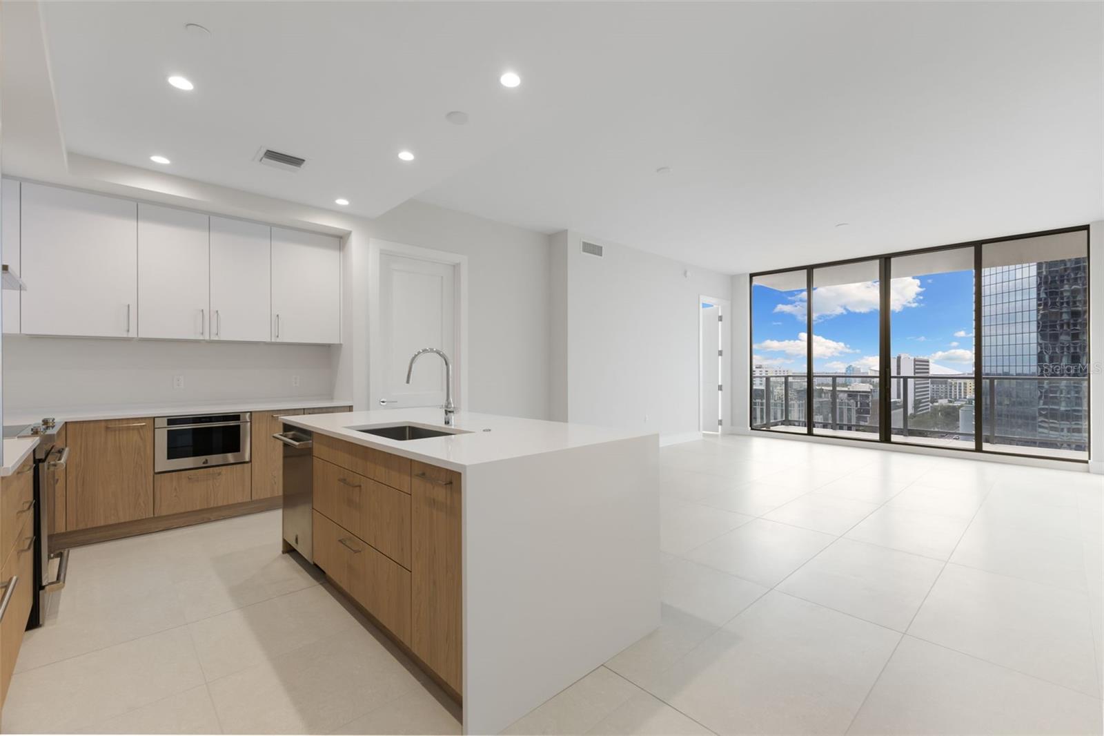 275 1ST Ave #1407 ST PETERSBURG, FL 33701